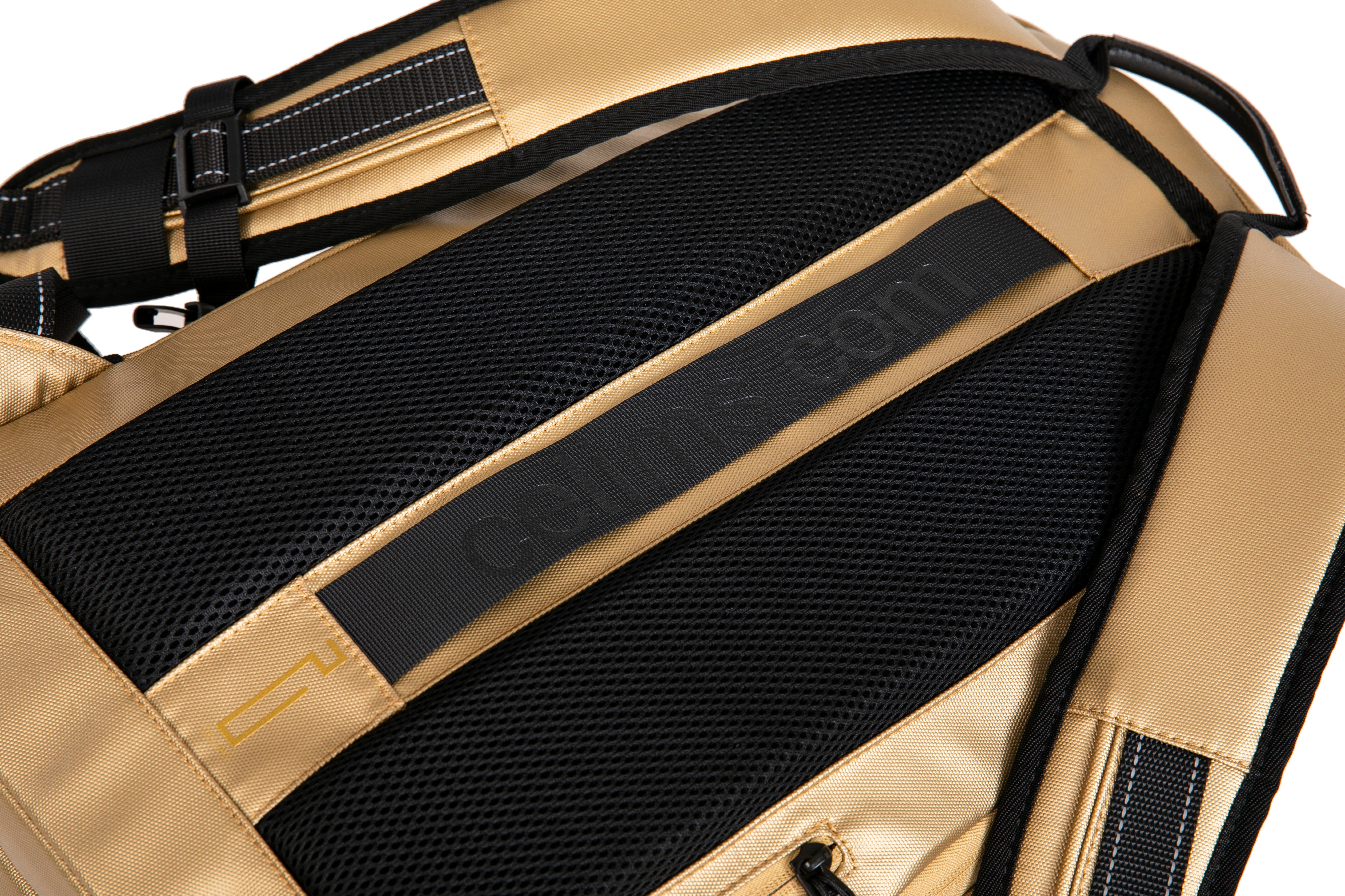 Vacuum compressible backpack – With or without pump