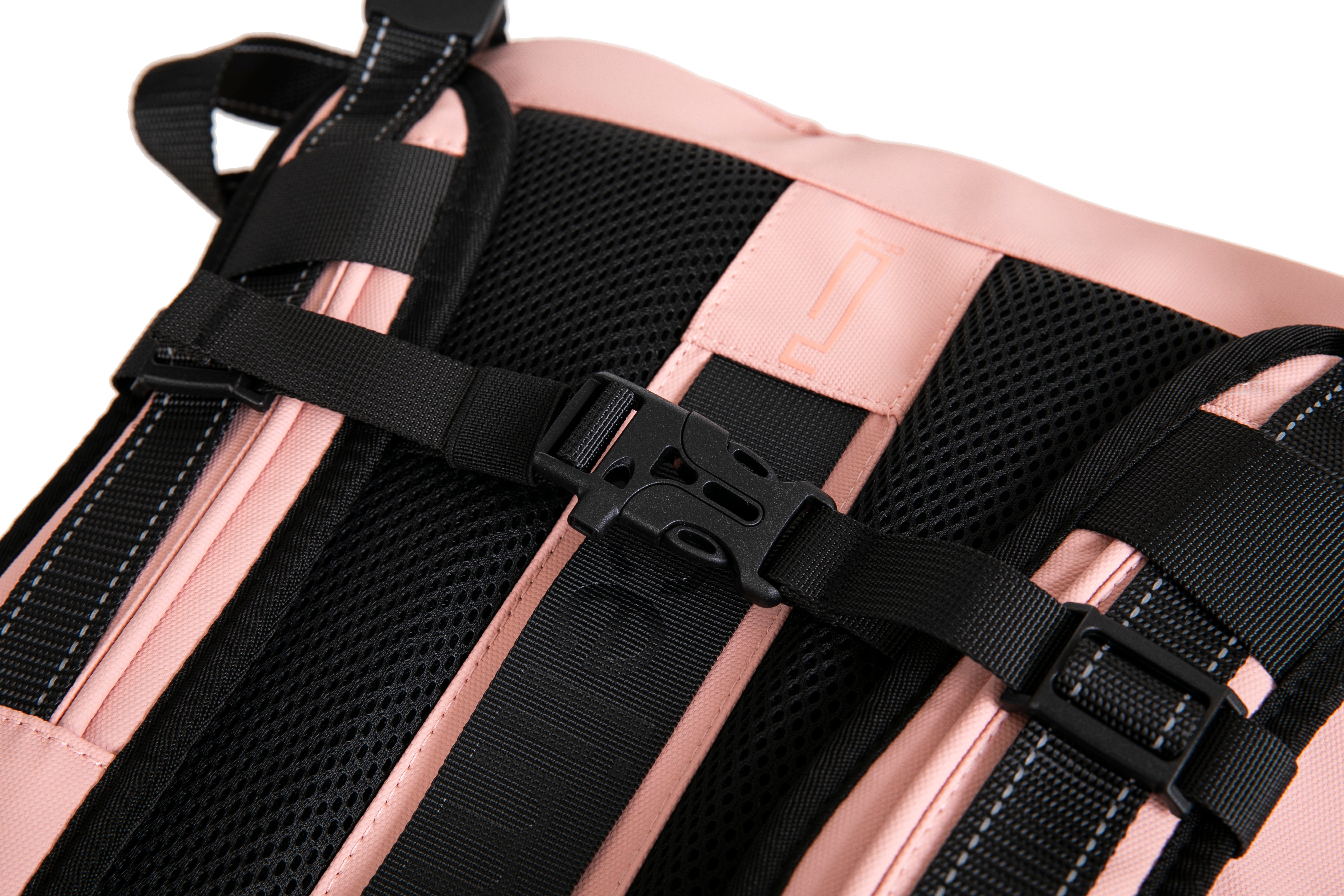 Vacuum compressible backpack – With or without pump