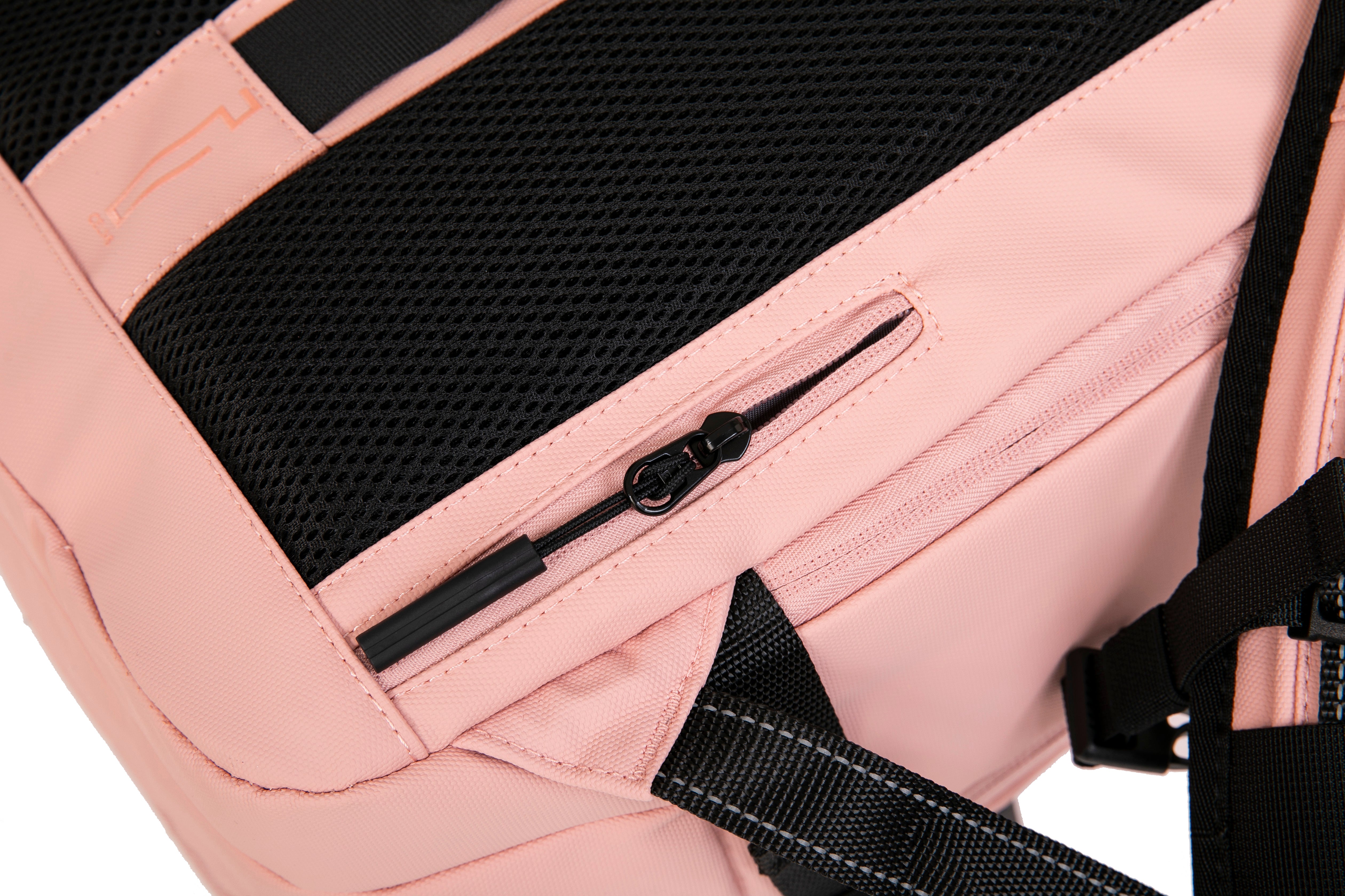 Vacuum compressible backpack – With or without pump