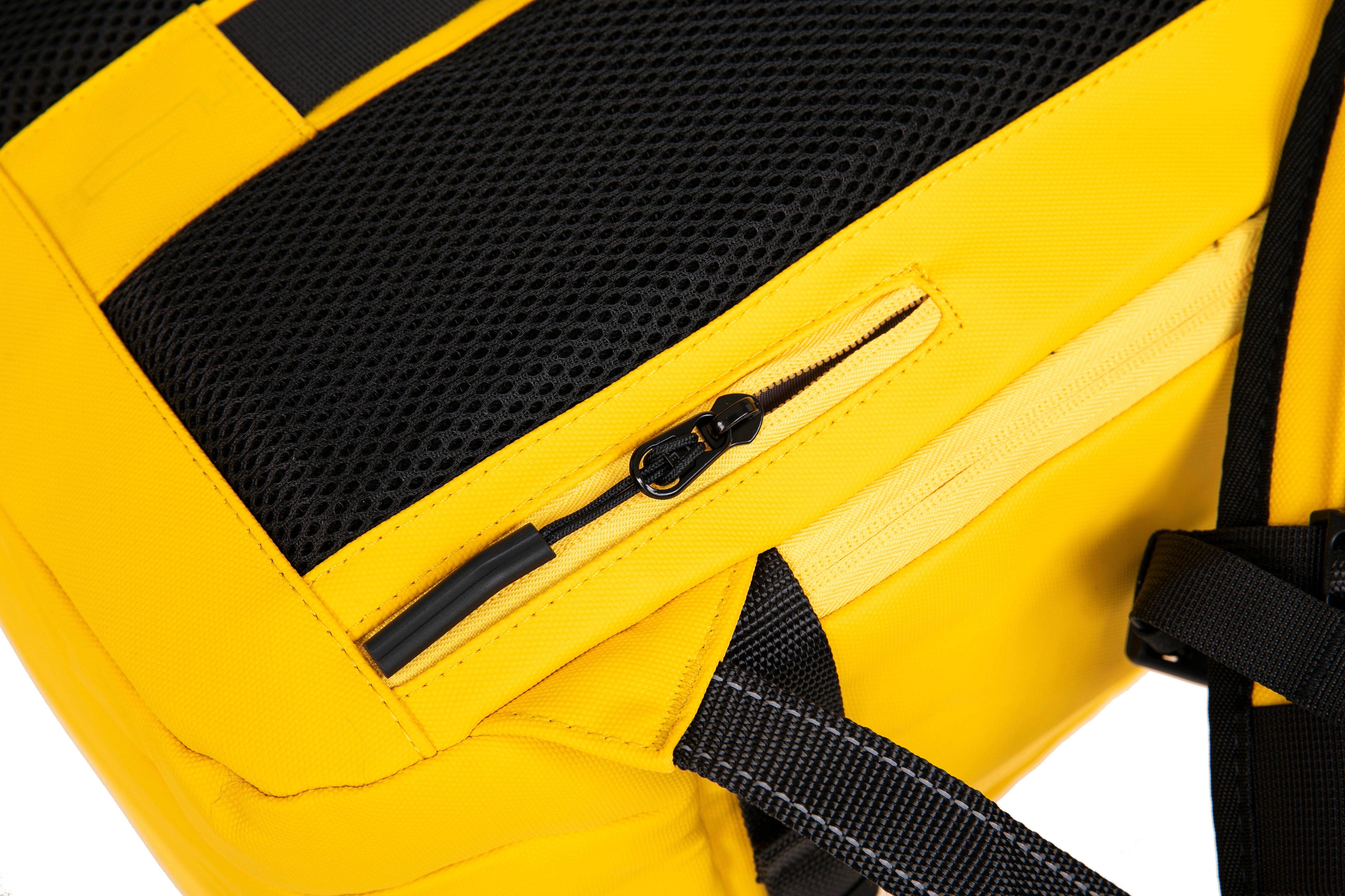 Vacuum compressible backpack – With or without pump