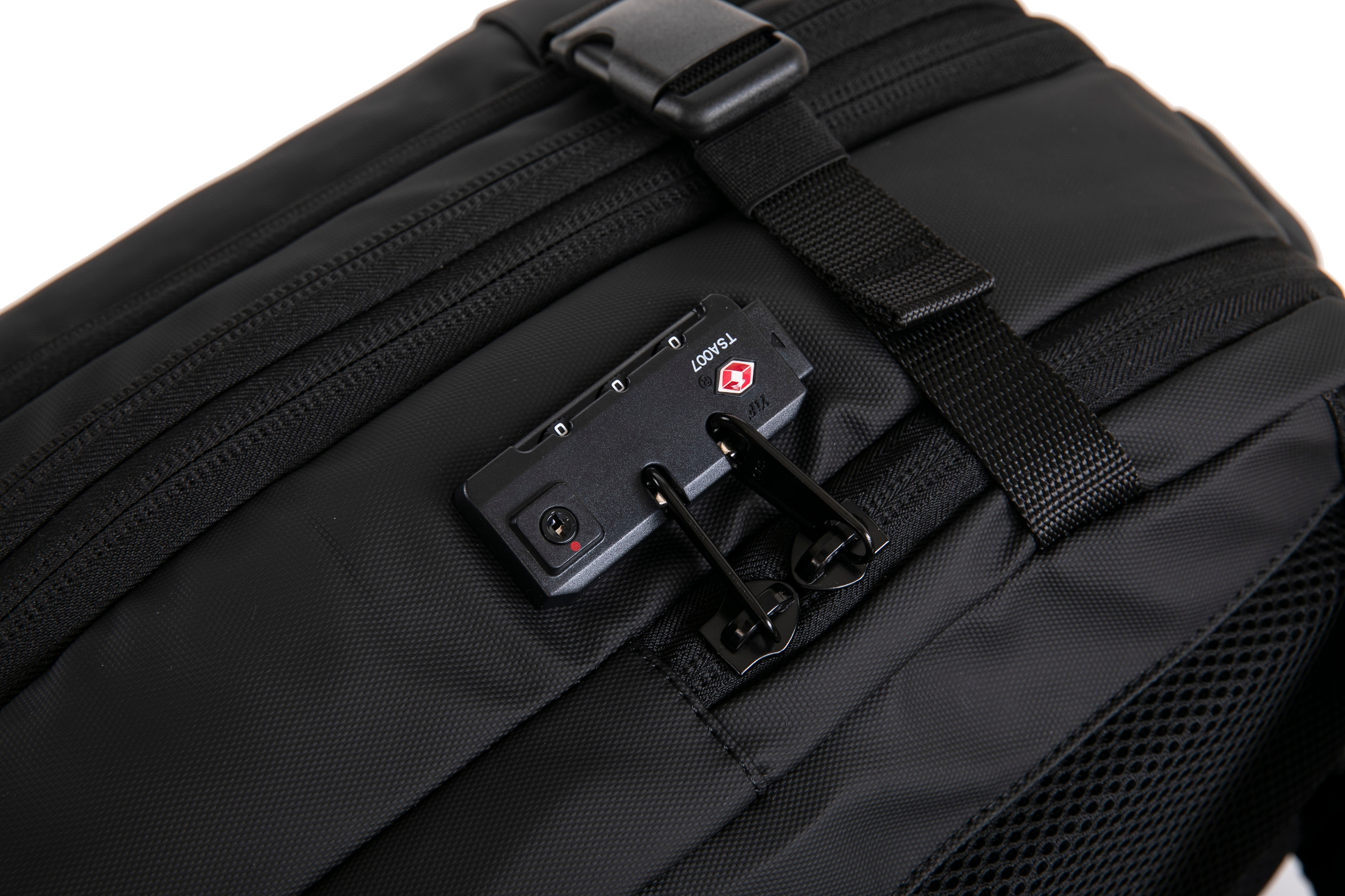 Vacuum compressible backpack – With or without pump