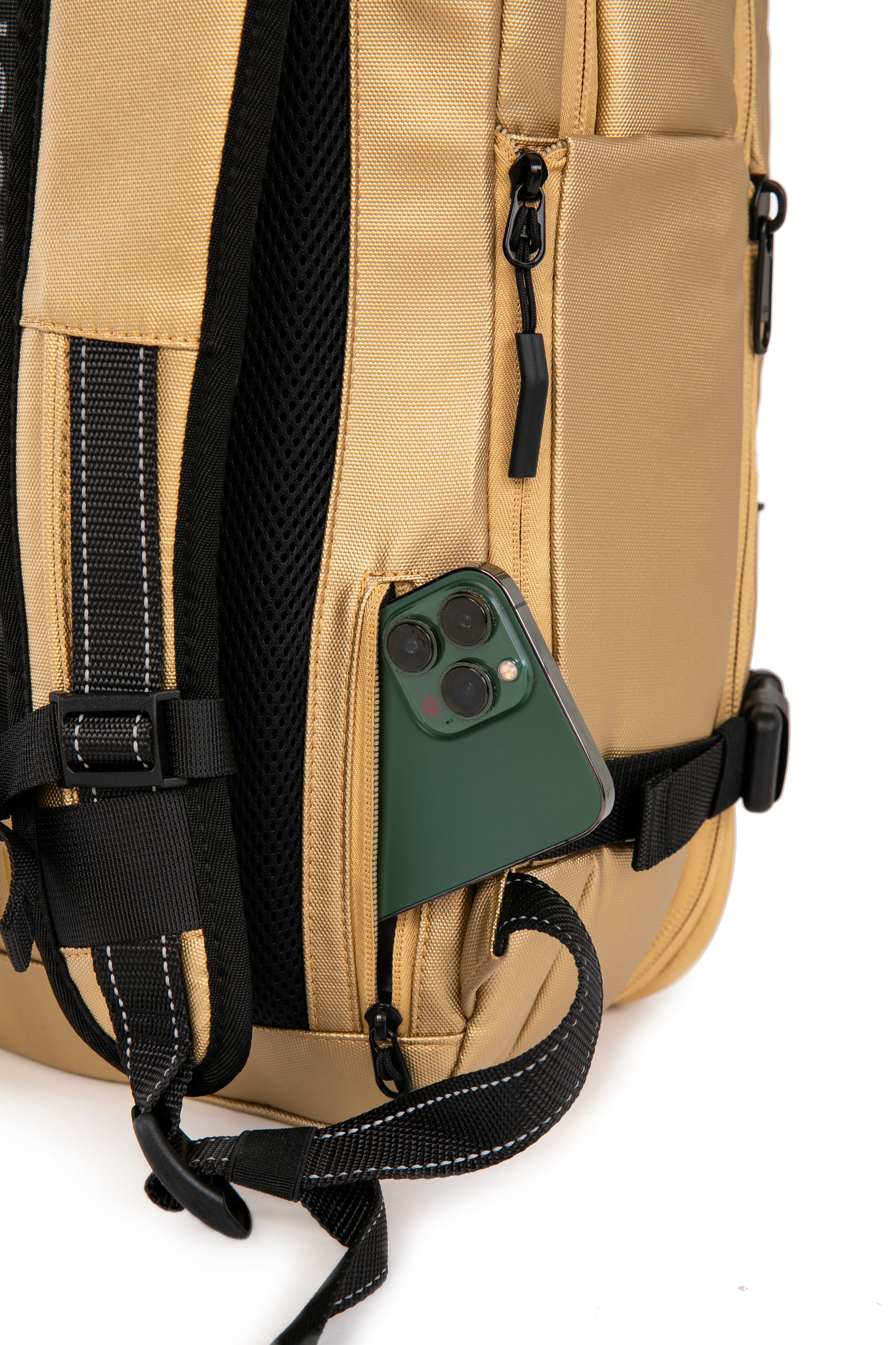 Vacuum compressible backpack – With or without pump