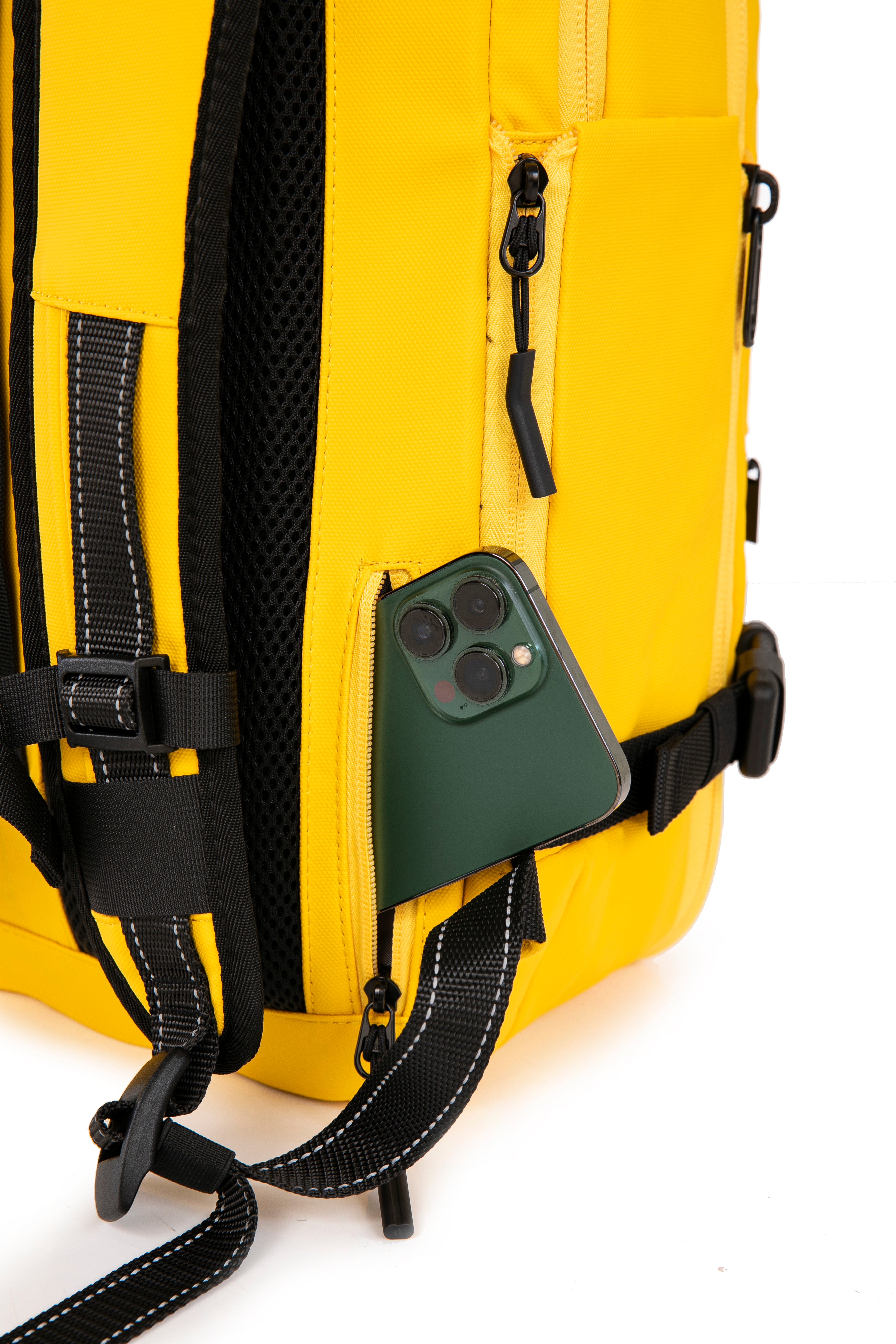 Vacuum compressible backpack – With or without pump