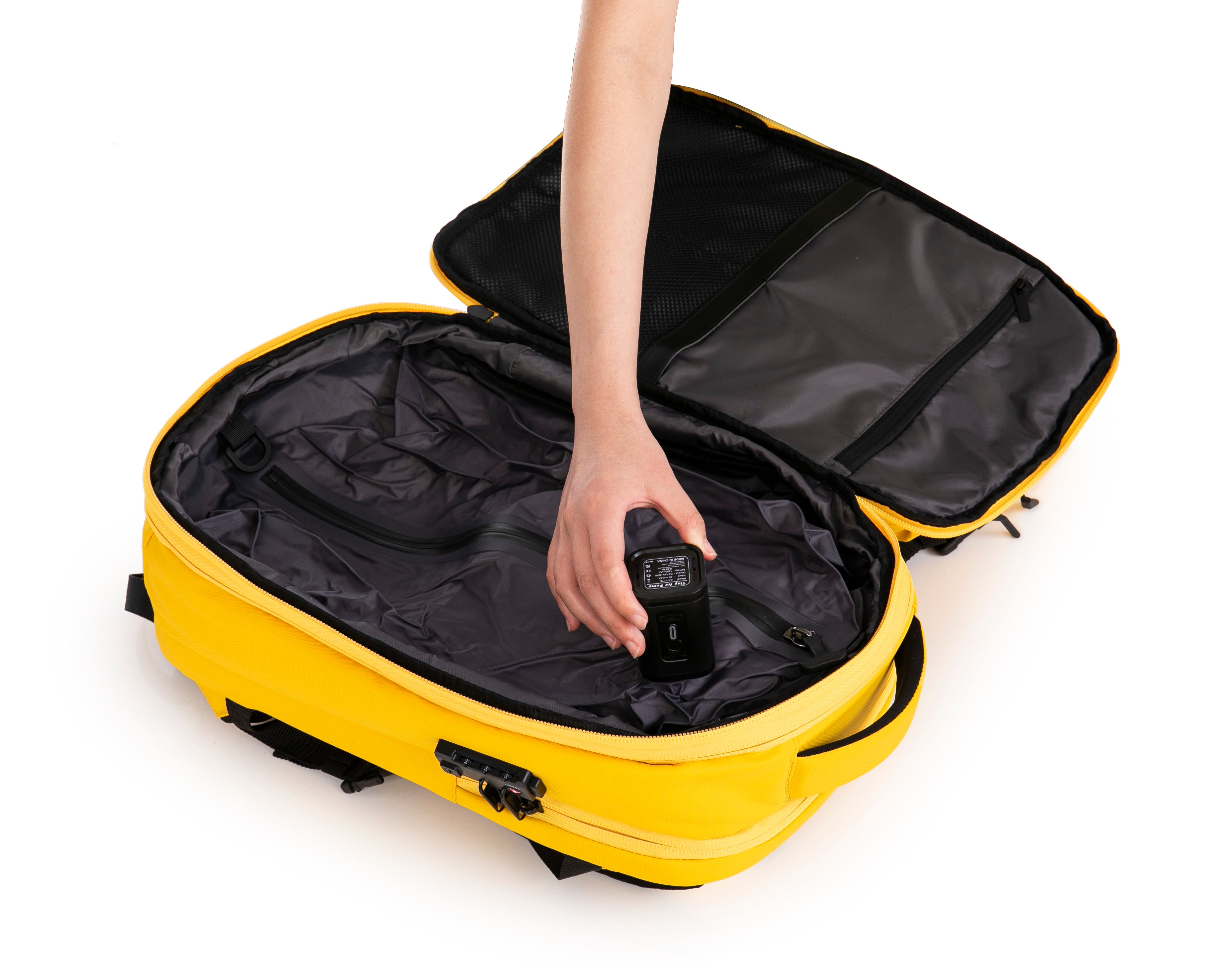Vacuum compressible backpack – With or without pump
