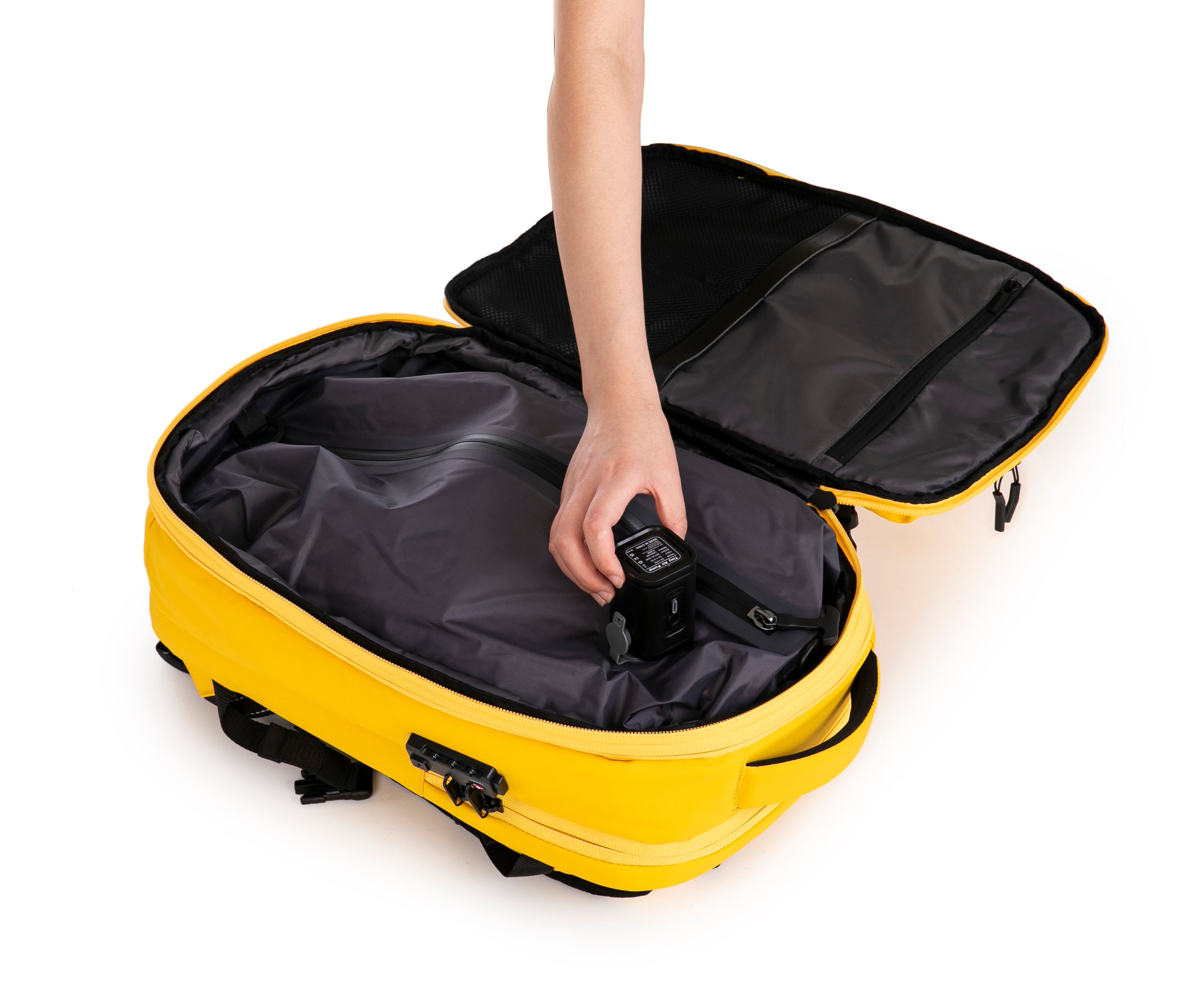 Vacuum compressible backpack – With or without pump
