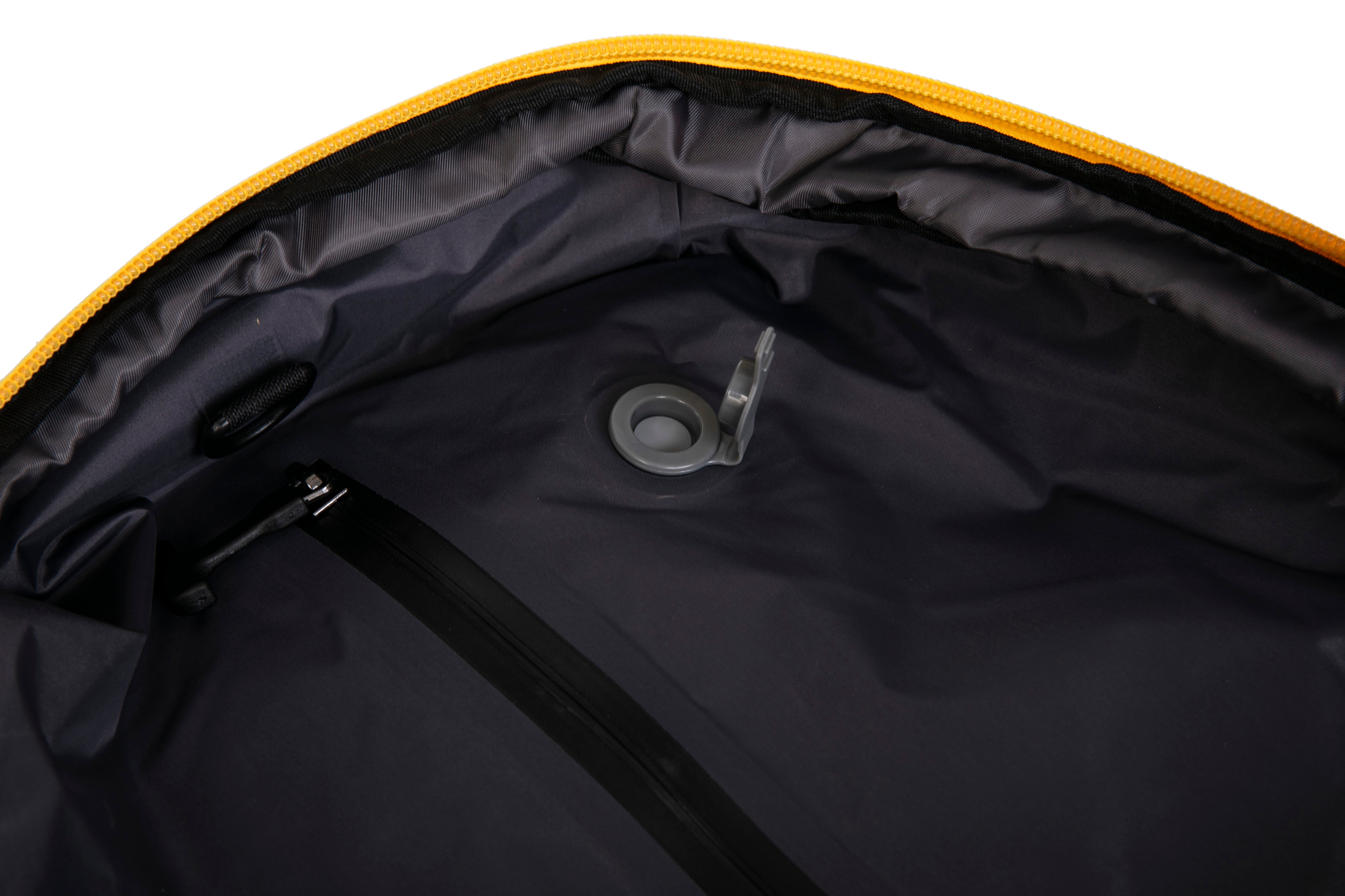 Vacuum compressible backpack – With or without pump