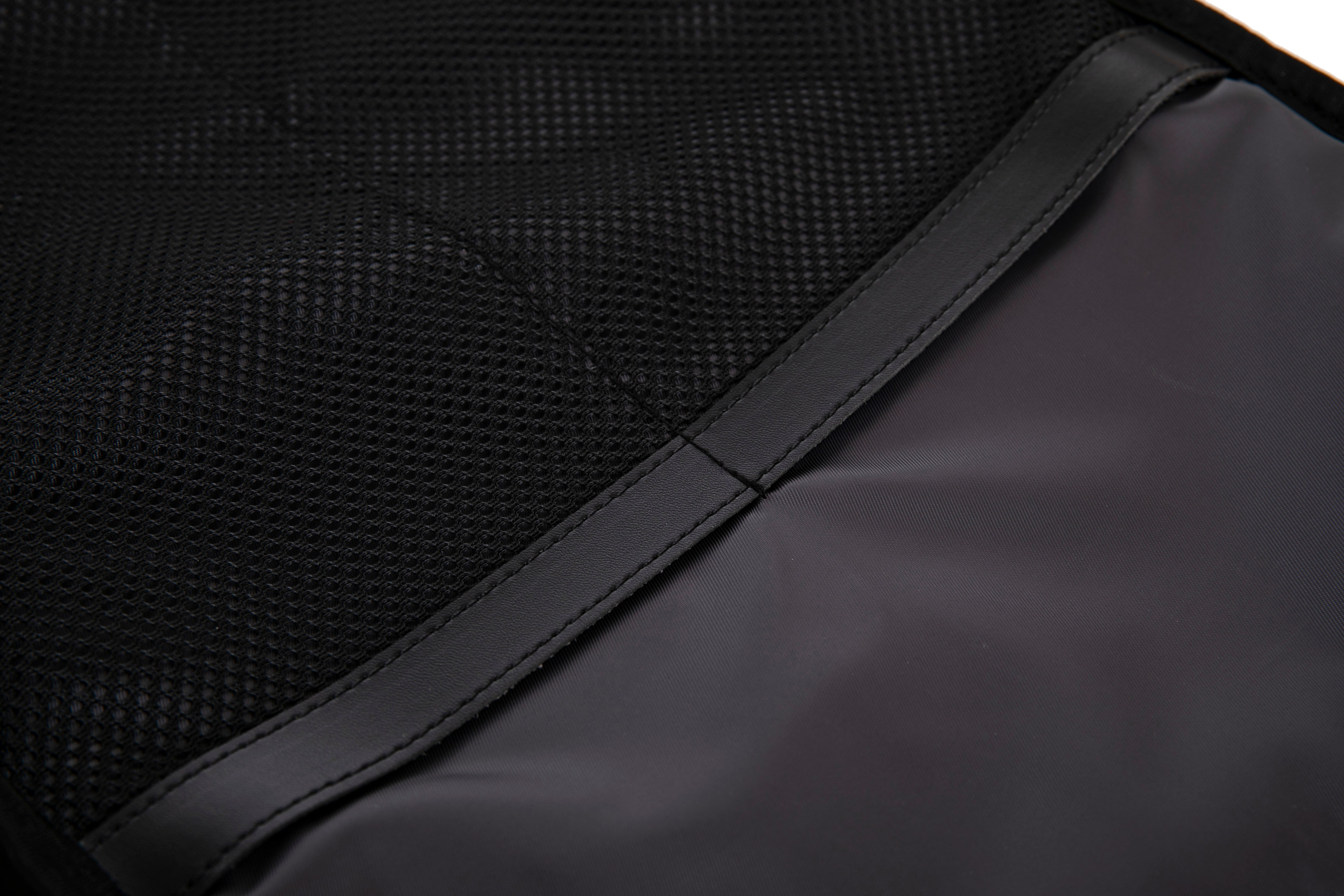 Vacuum compressible backpack – With or without pump