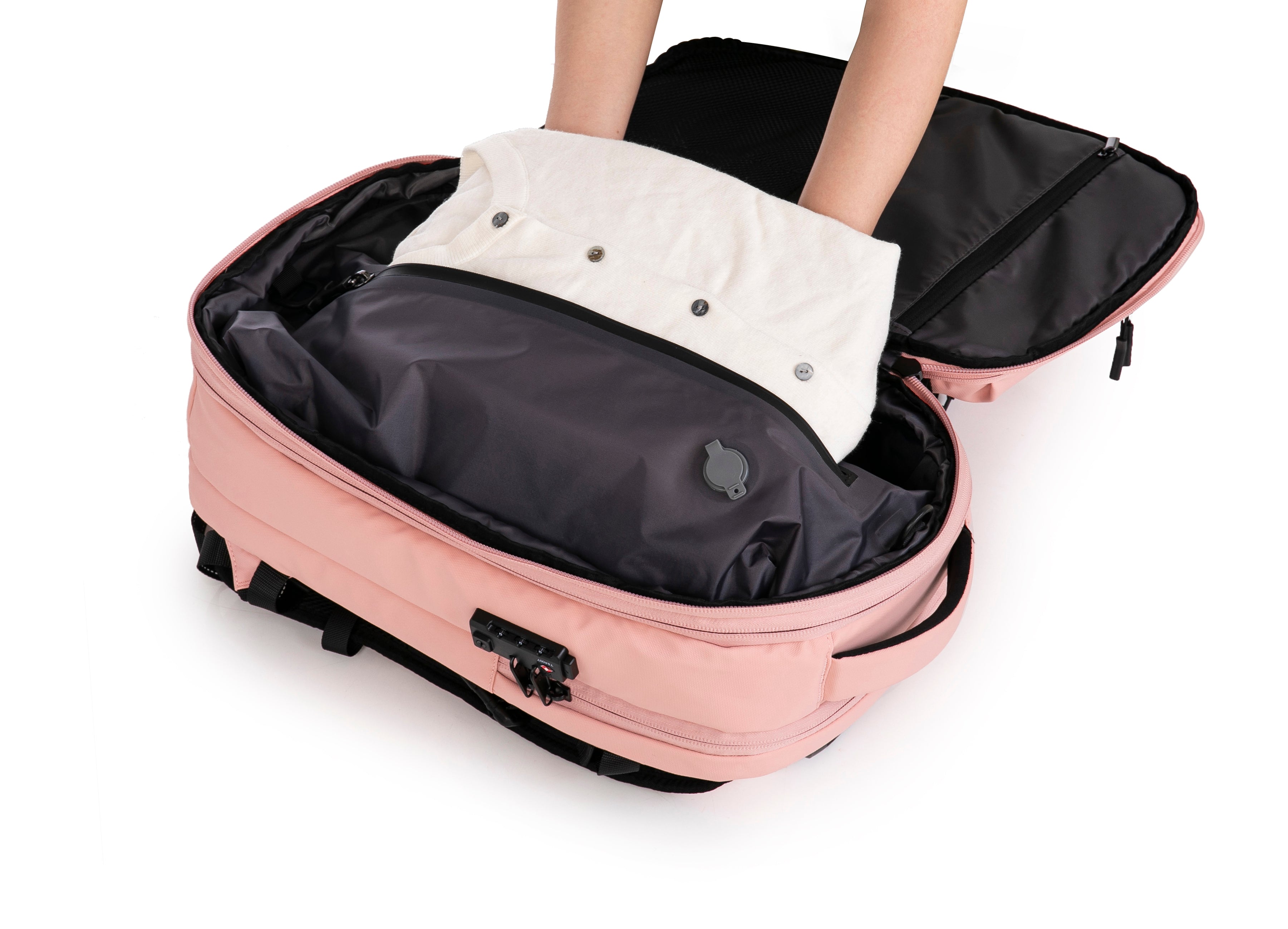 Vacuum compressible backpack – With or without pump