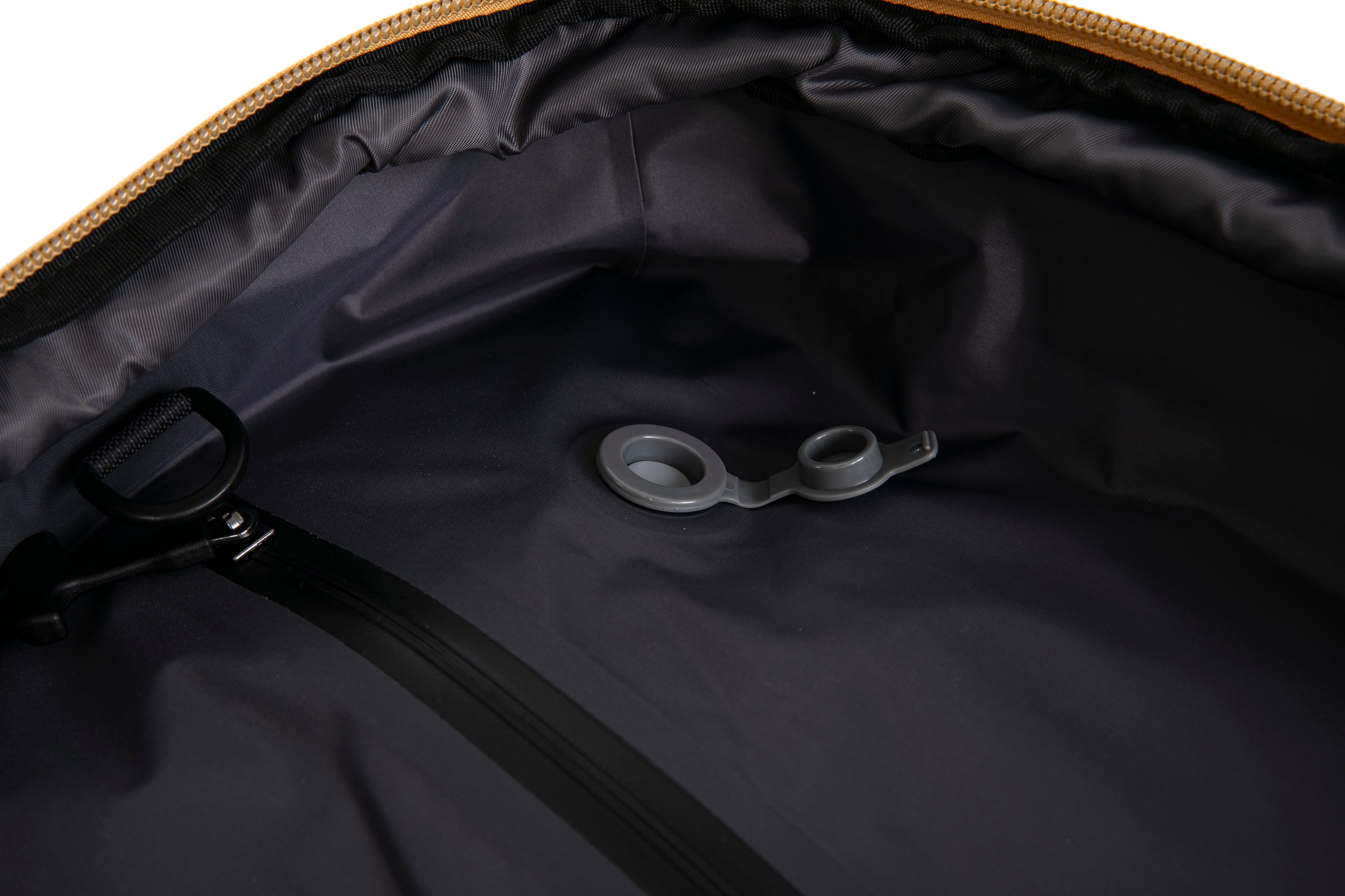 Vacuum compressible backpack – With or without pump