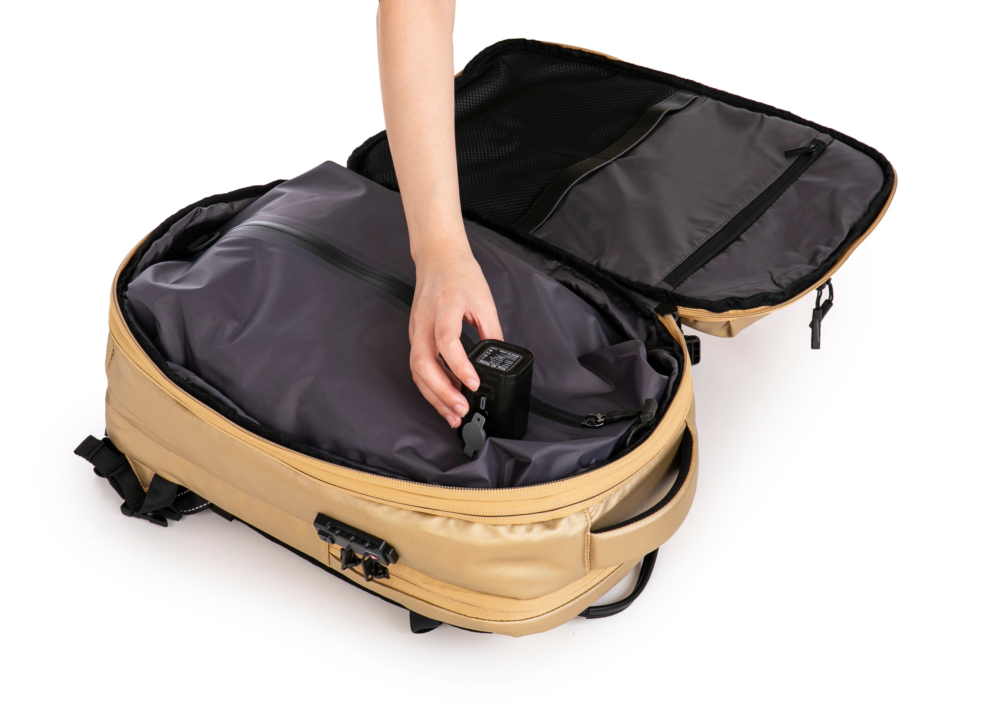 Vacuum compressible backpack – With or without pump