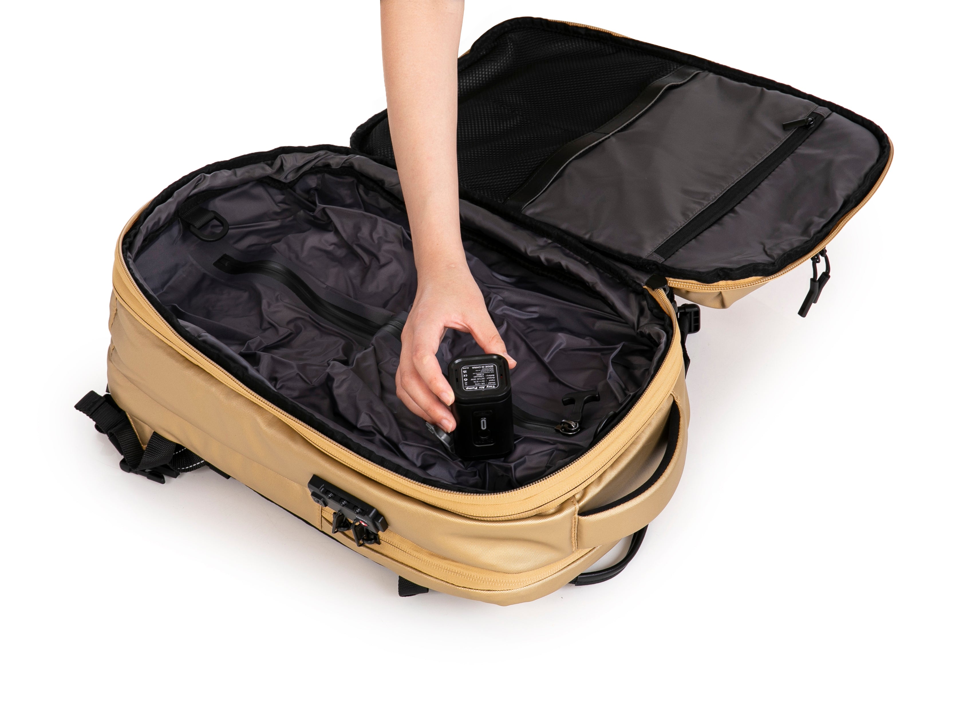 Vacuum compressible backpack – With or without pump