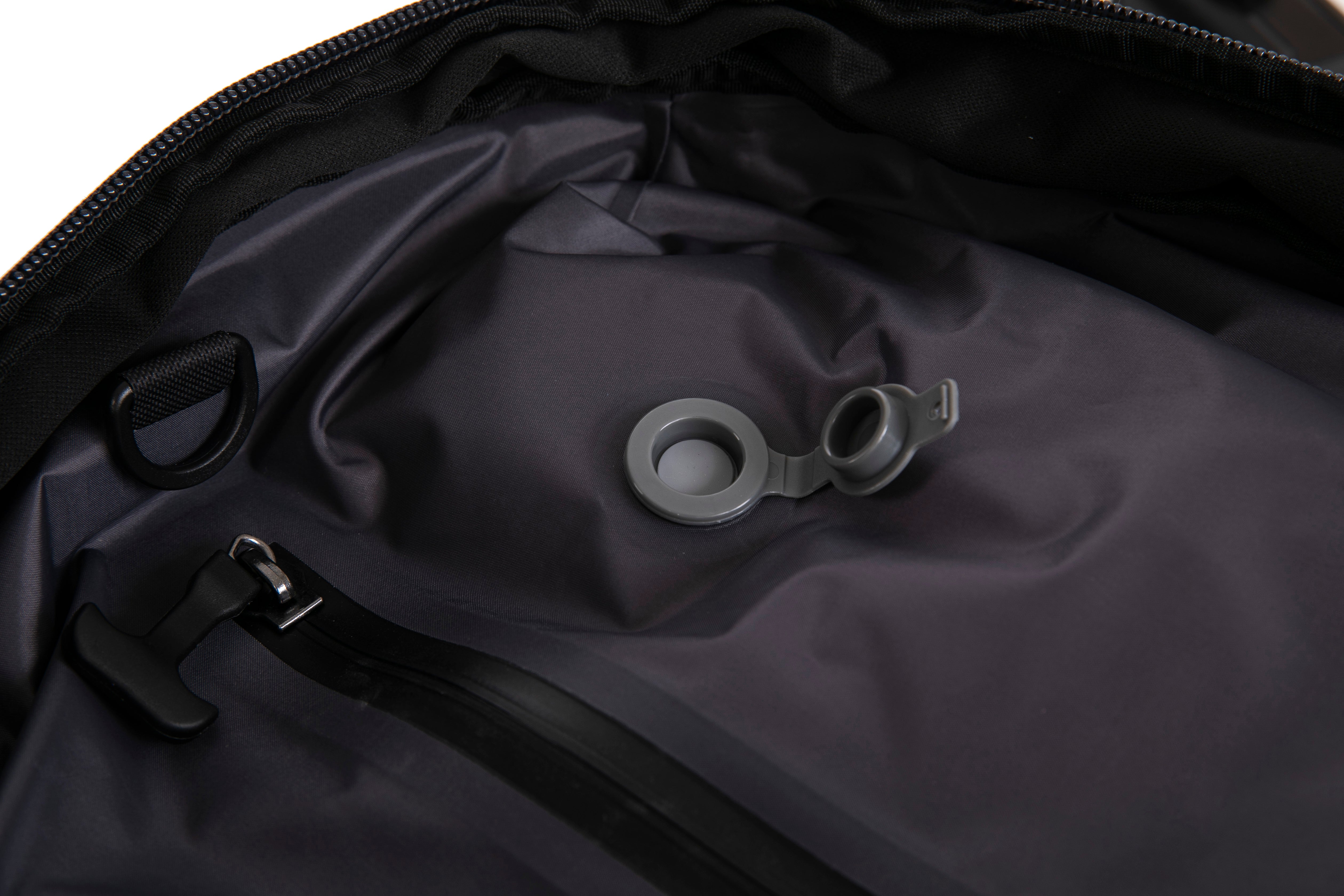Vacuum compressible backpack – With or without pump
