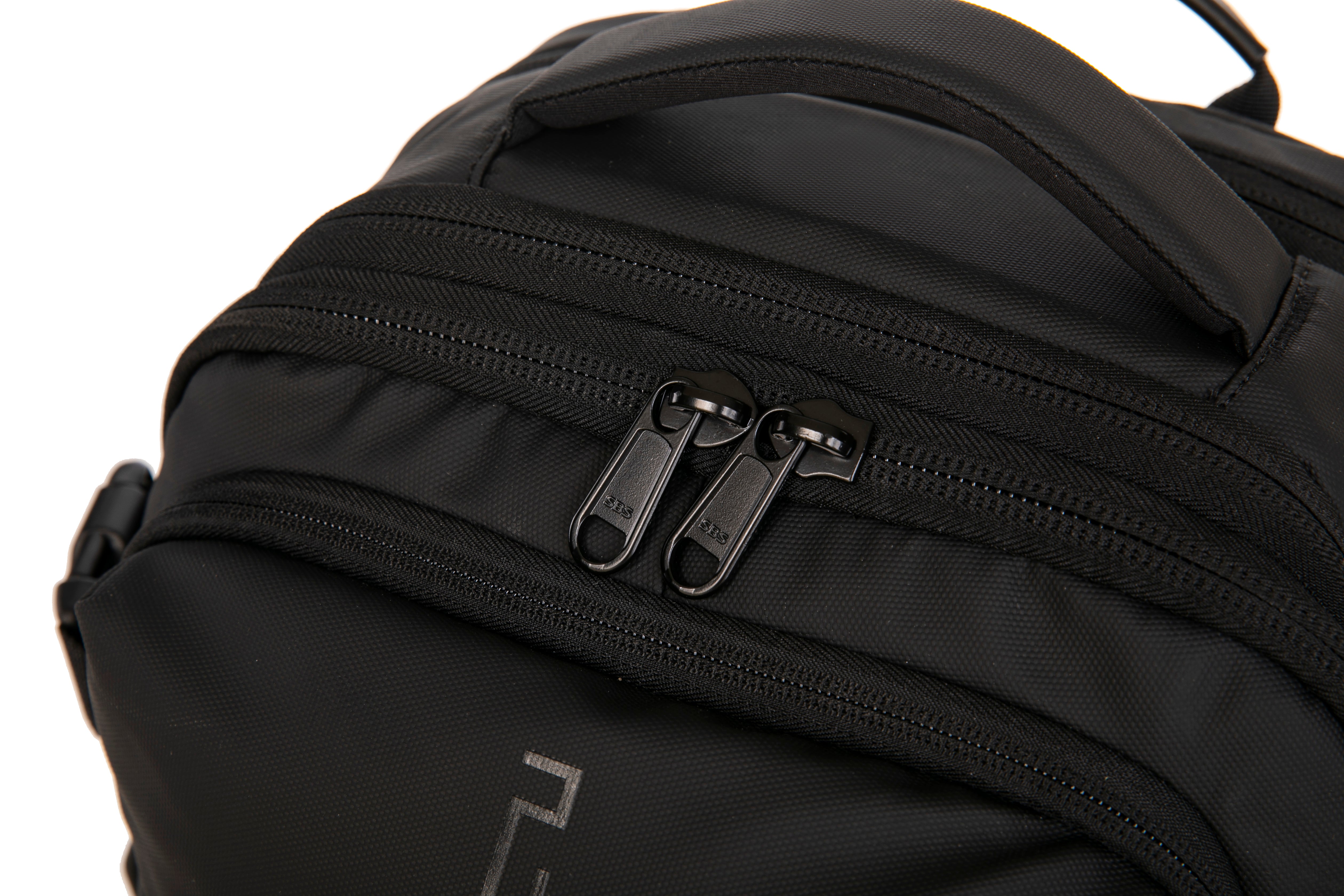 Vacuum compressible backpack – With or without pump