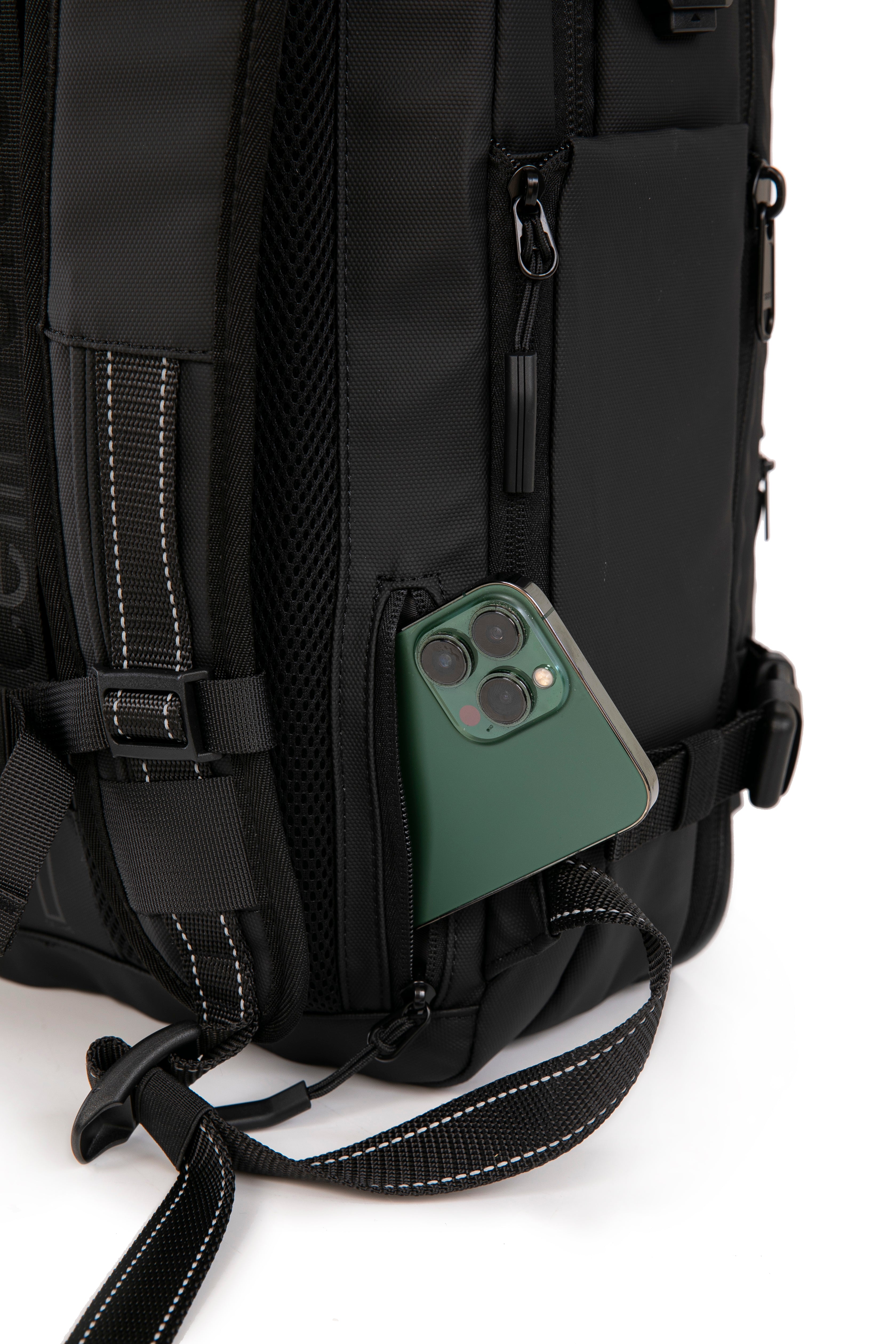 Vacuum compressible backpack – With or without pump