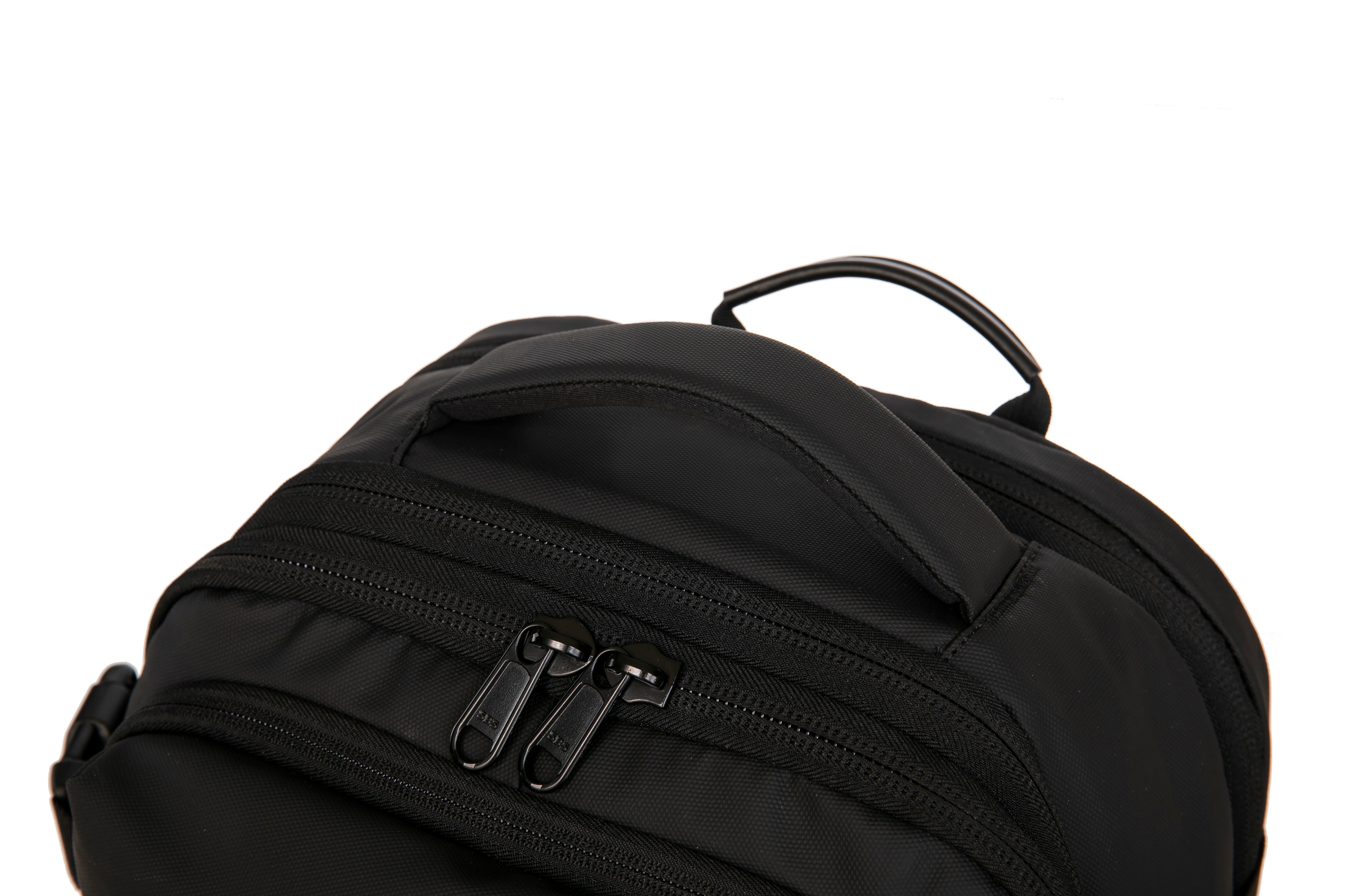 Vacuum compressible backpack – With or without pump